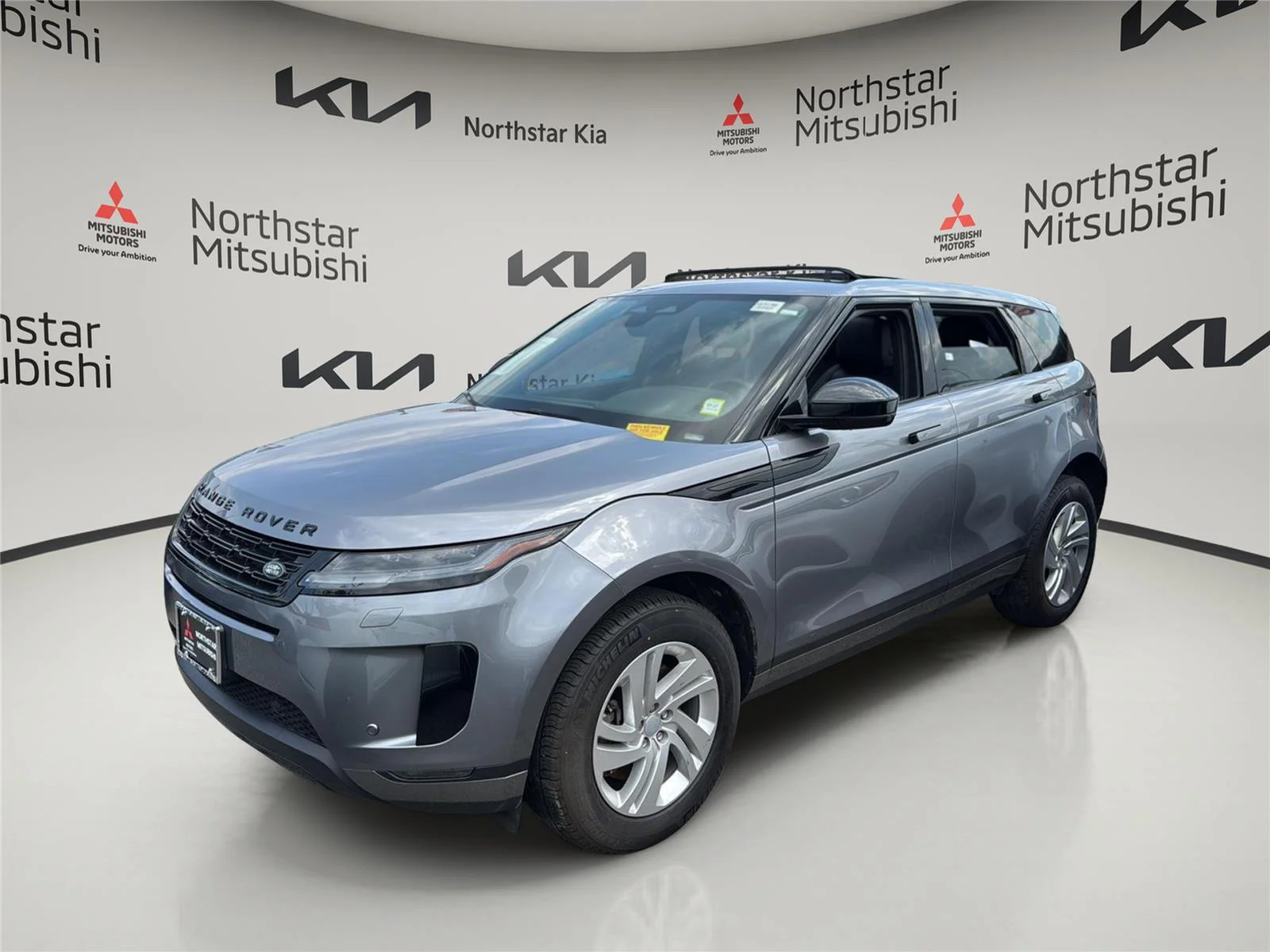 2024 Land Rover Range Rover Evoque S's photo