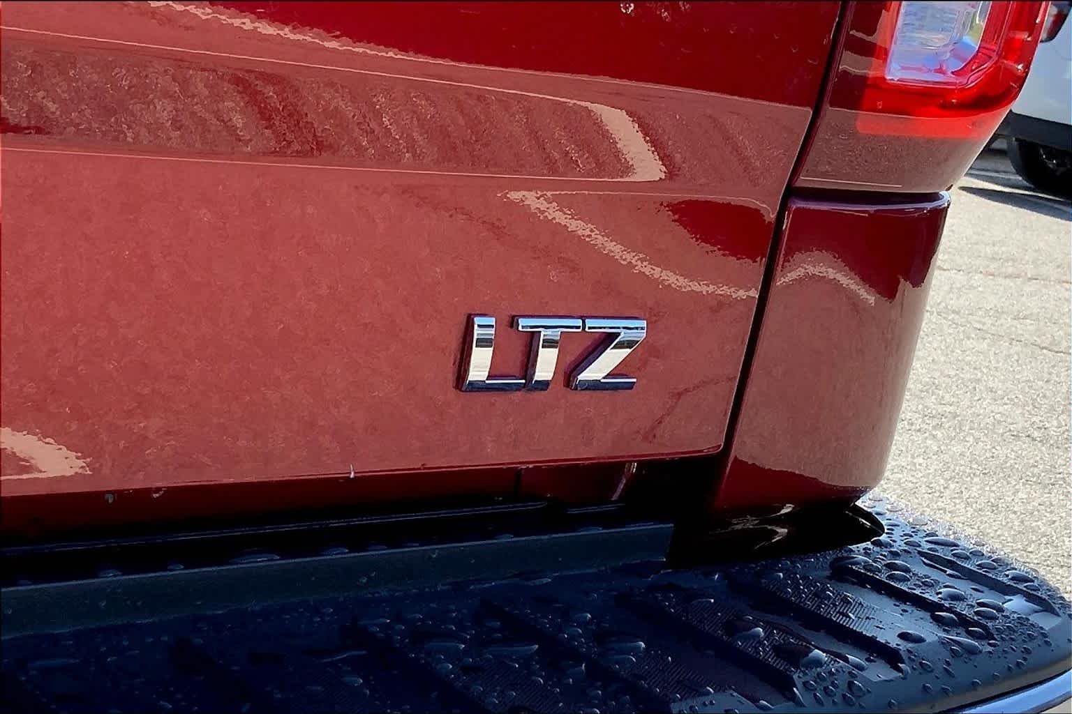 Used 2018 Cajun Red Tintcoat Chevrolet LTZ image 10