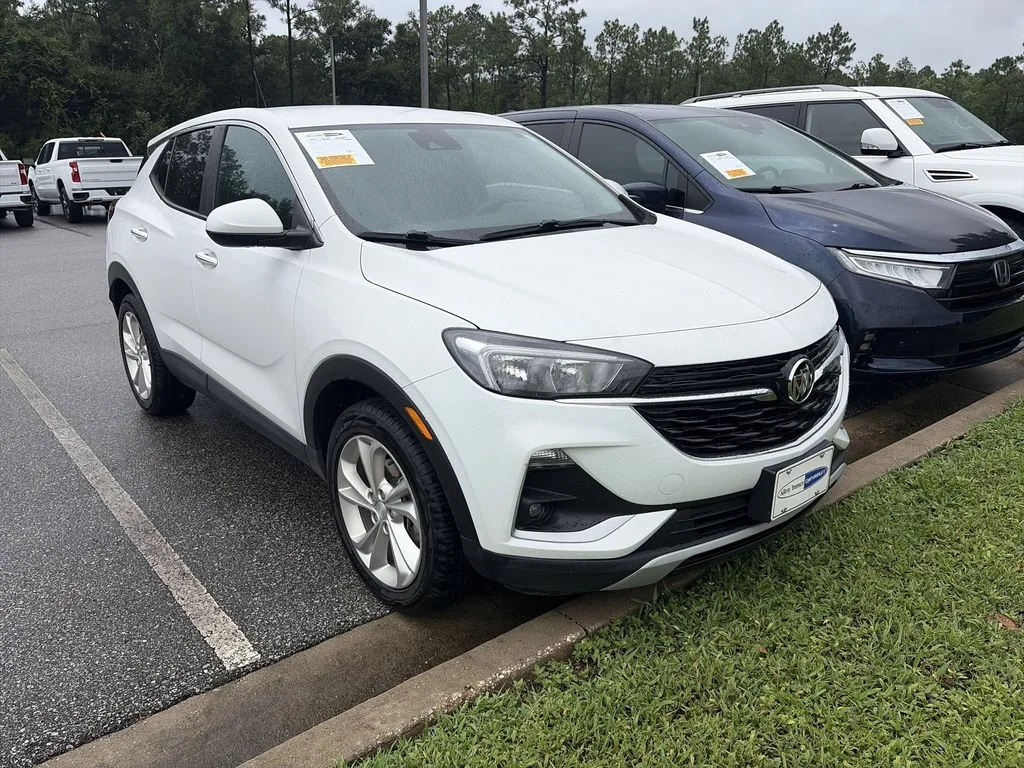 Used 2022 White Buick Preferred image 2