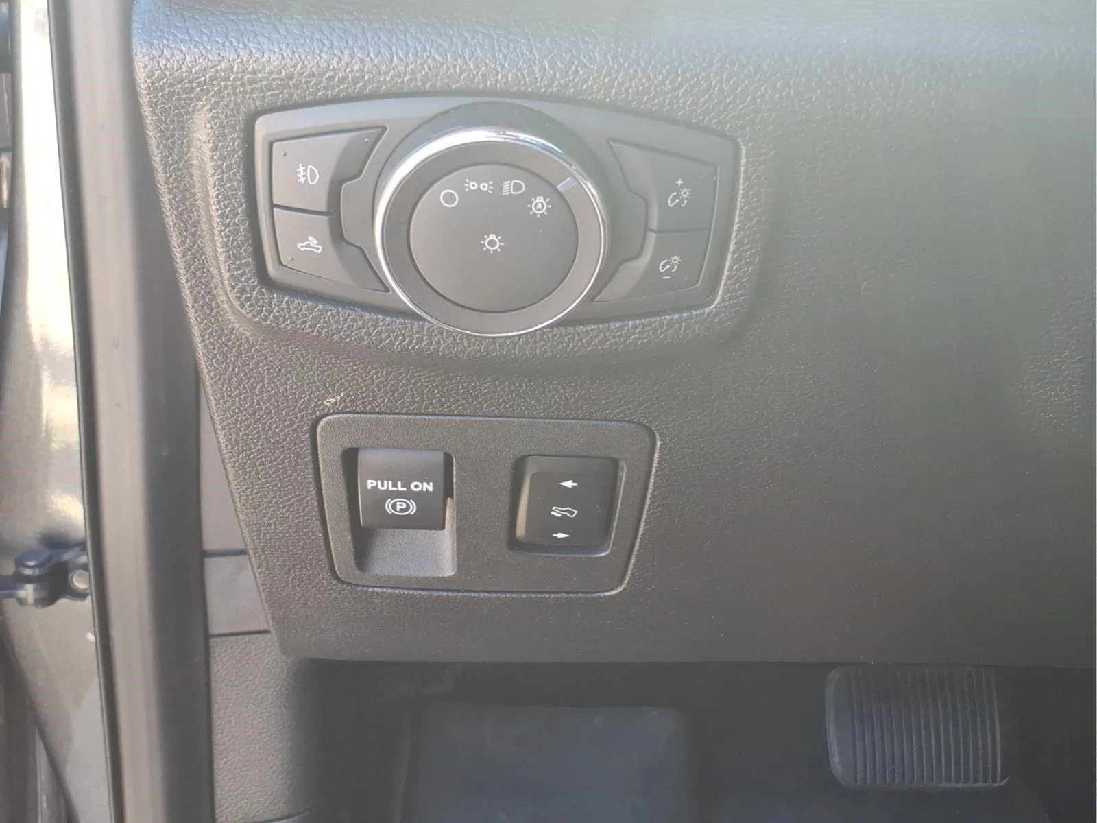 Used 2019 Magnetic Ford Platinum image 19