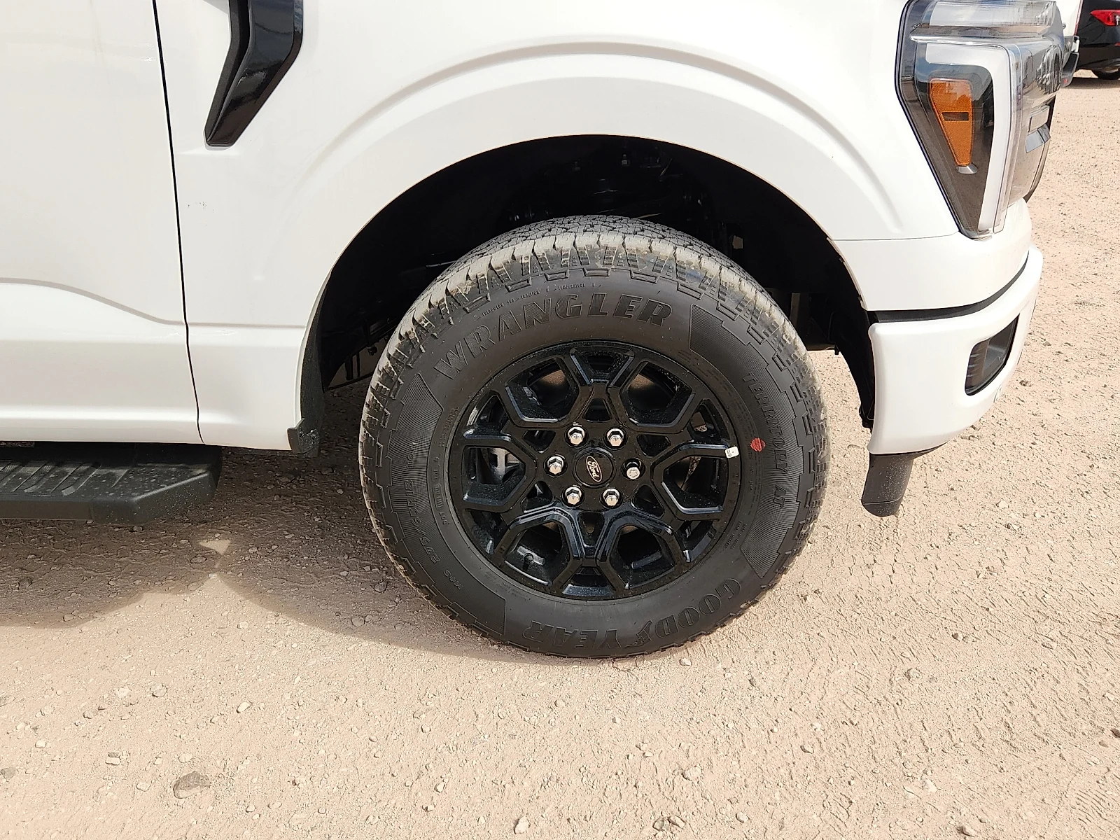 New 2026 Oxford White Ford Lariat image 9