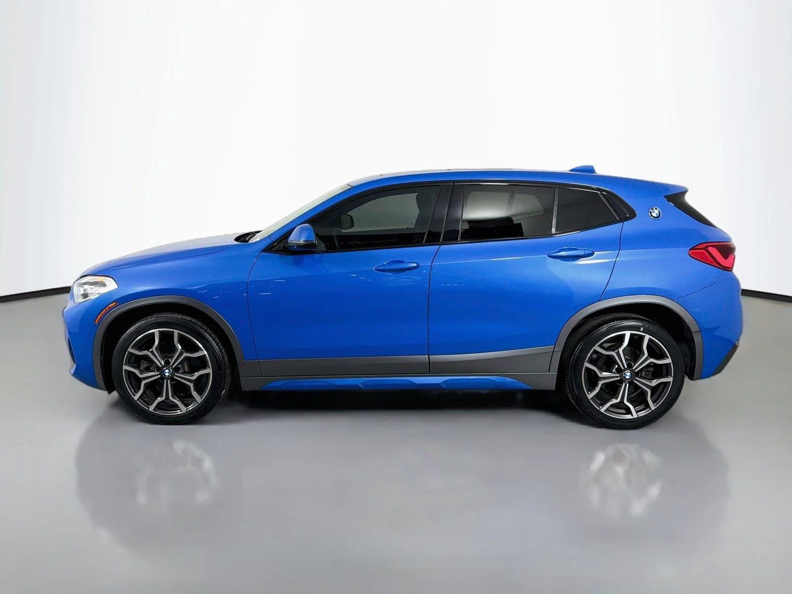 Used 2018 Misano Blue Metallic BMW sDrive28i image 8