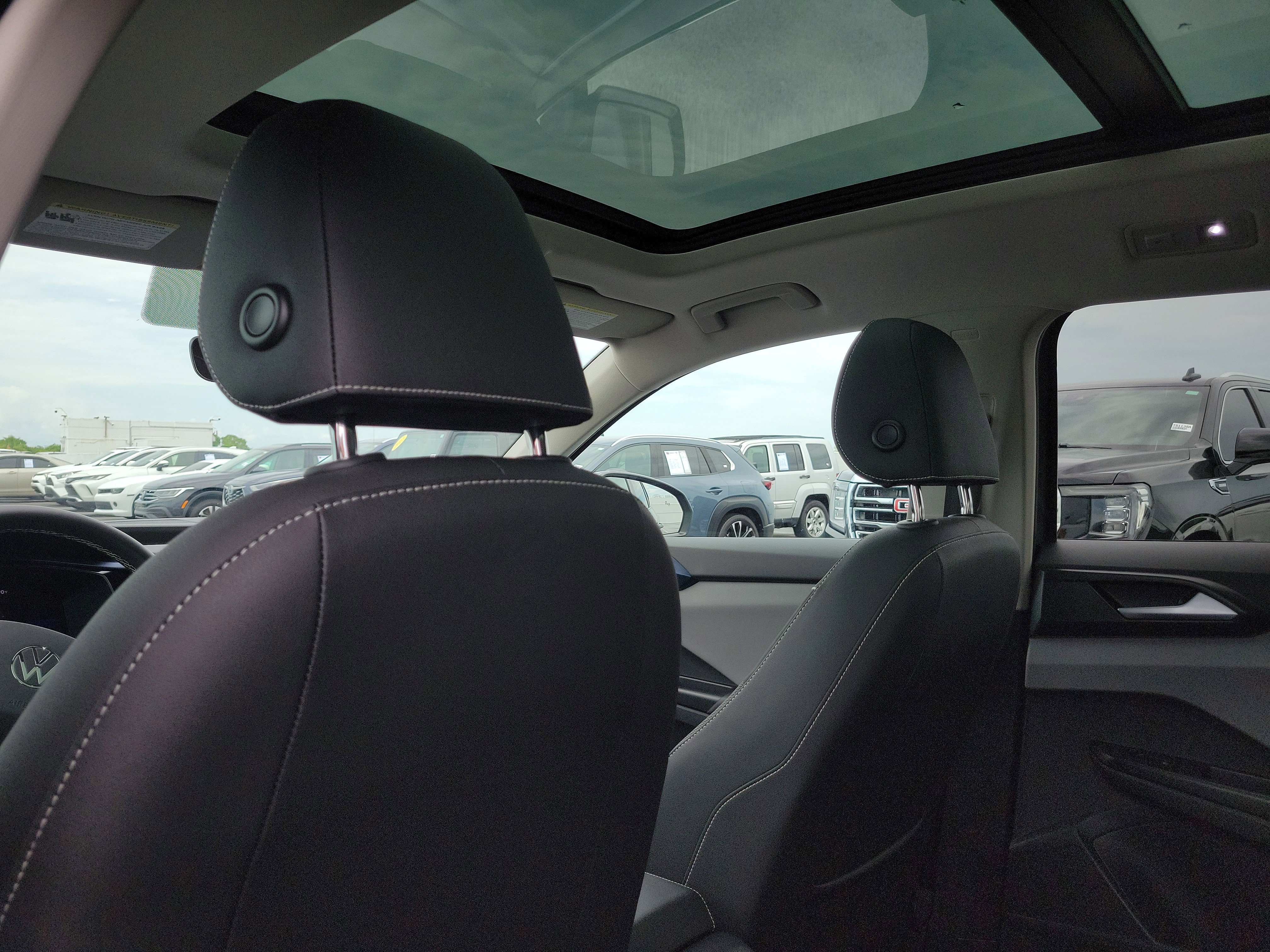 Used 2023 Platinum Gray Metallic Volkswagen SE image 14