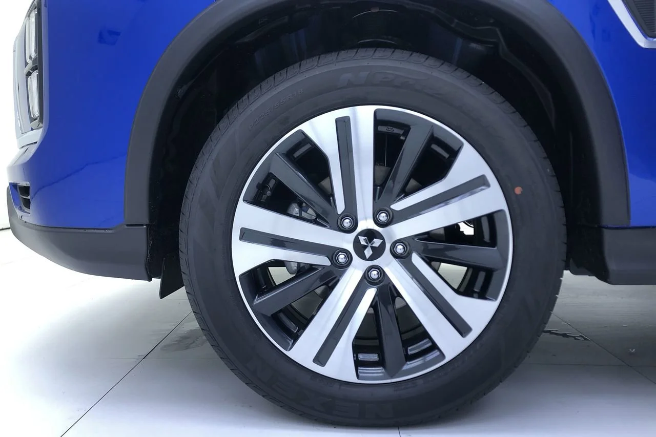 New 2026 Octane Blue Mitsubishi S image 18