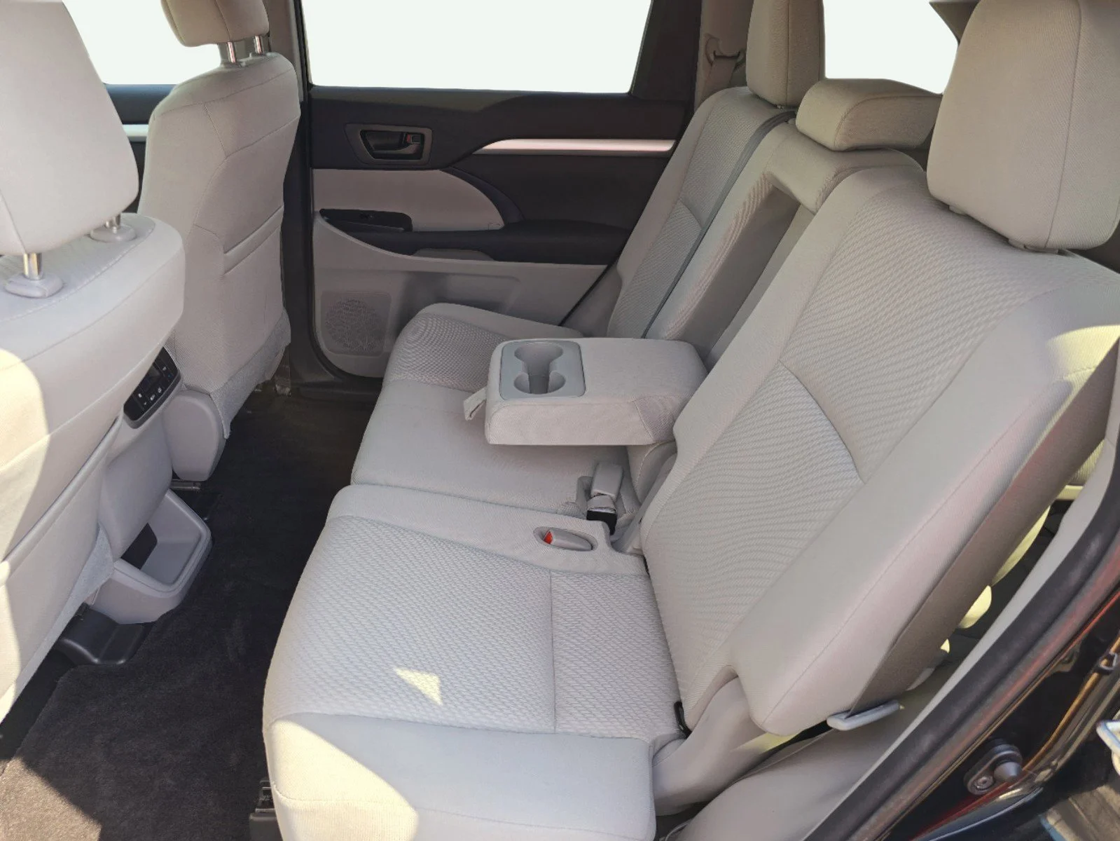 Used 2018 Midnight Black Metallic Toyota LE image 17