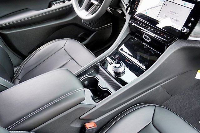 New 2026 Diamond Black Crystal Pearl-Coat Exterior Paint Jeep Limited image 13