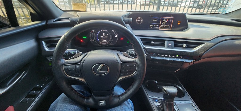 2020 Lexus UX 250h F SPORT Premium photo 4