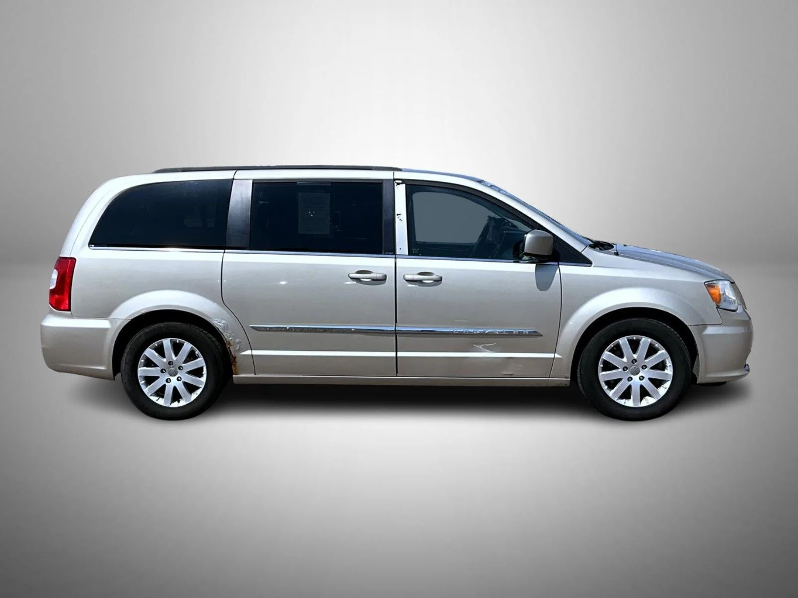 Used 2014 Beige Chrysler Touring image 4