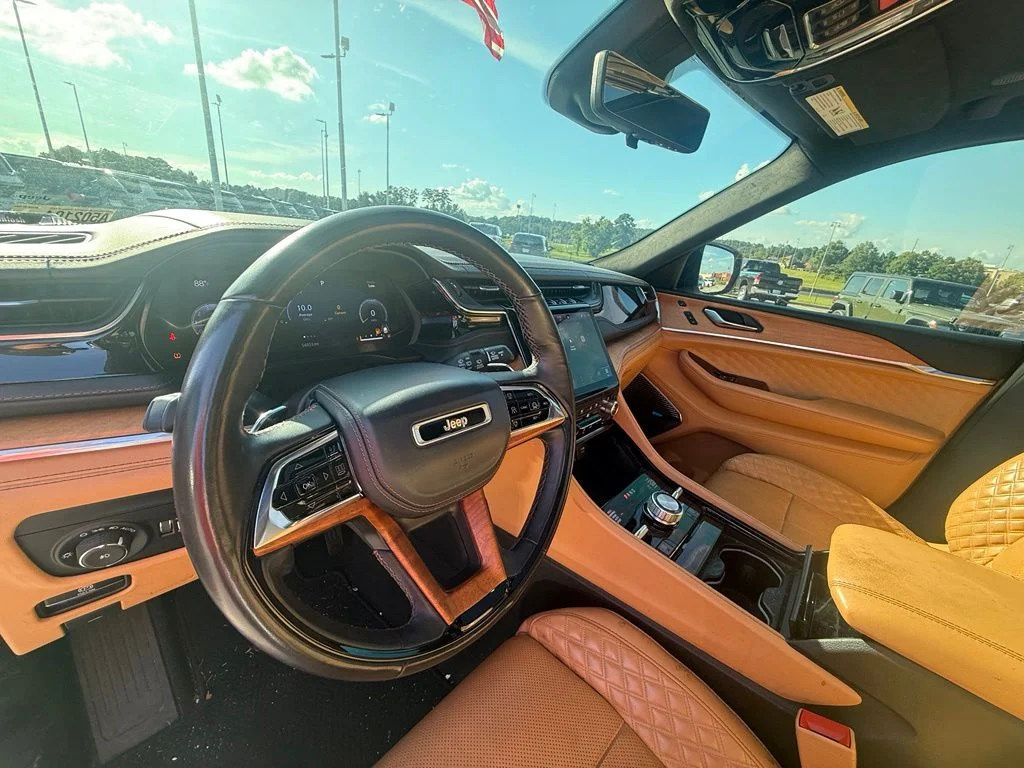 Used 2022 White Jeep Summit Reserve image 22