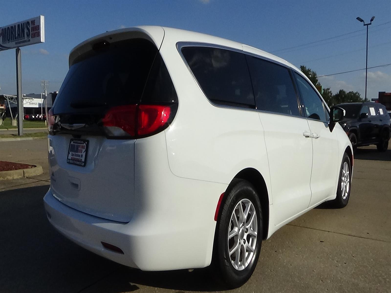 Used 2023 Bright White Clear Coat (pw7) Chrysler LX image 6