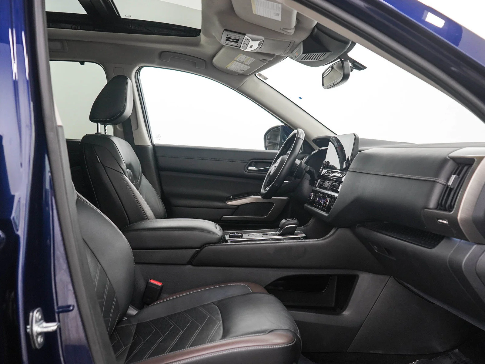 Used 2022 Deep Ocean Blue Pearl Nissan Platinum image 12