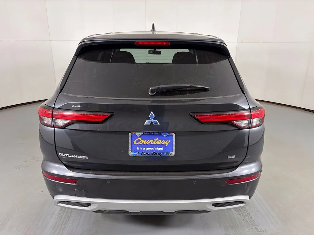 Used 2024 Gray Mitsubishi SE image 7