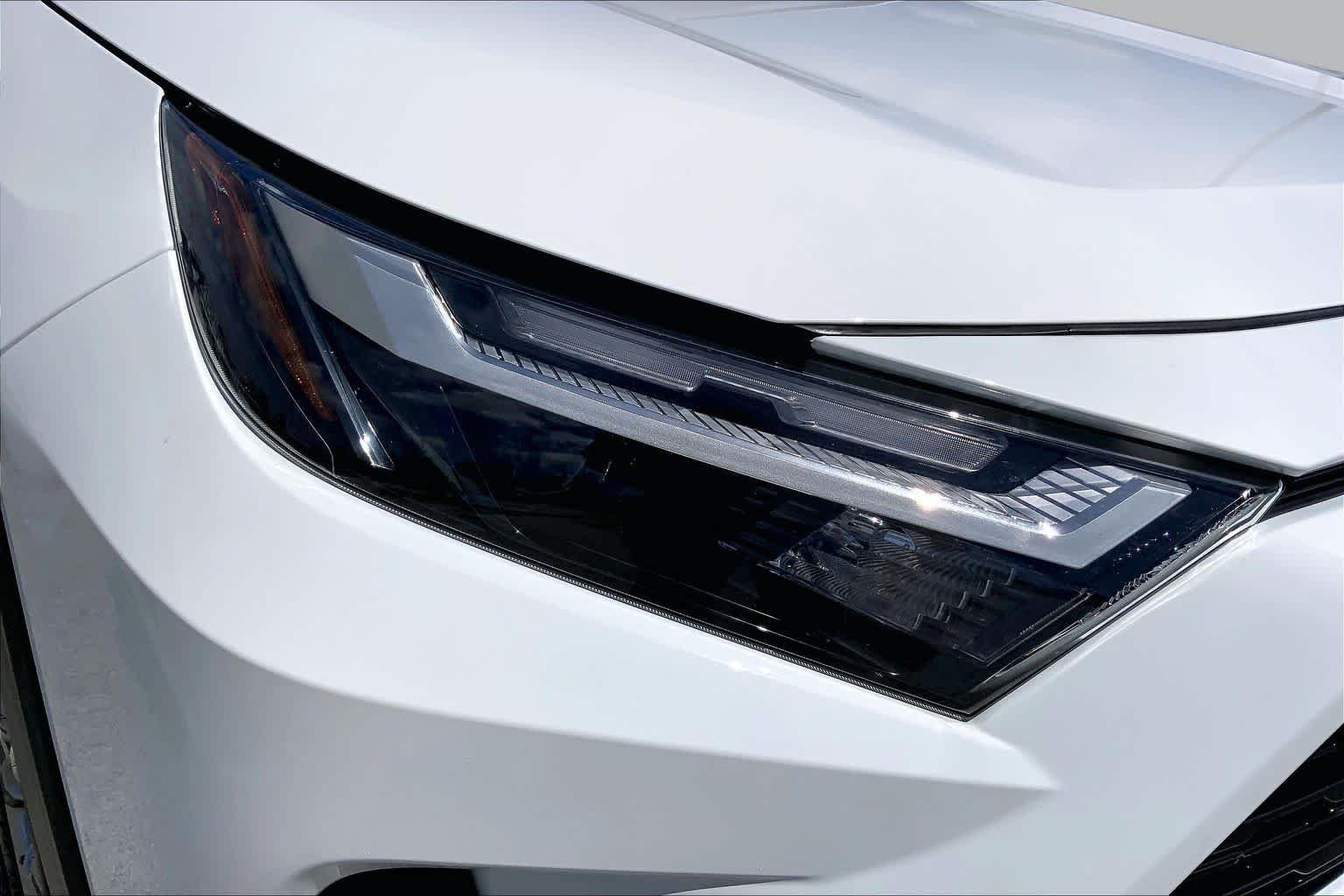 Used 2025 Ice Cap Toyota XLE image 27