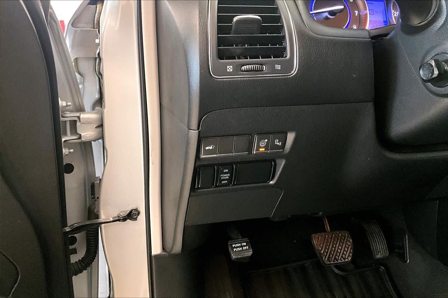 Used 2017 Liquid Platinum INFINITI  image 31