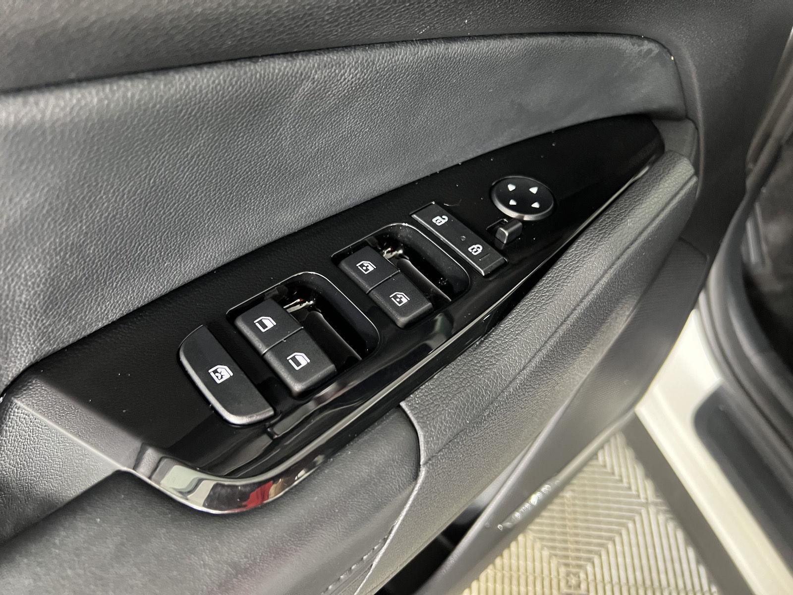 Used 2024 Snow White Pearl Kia SX-Prestige image 14