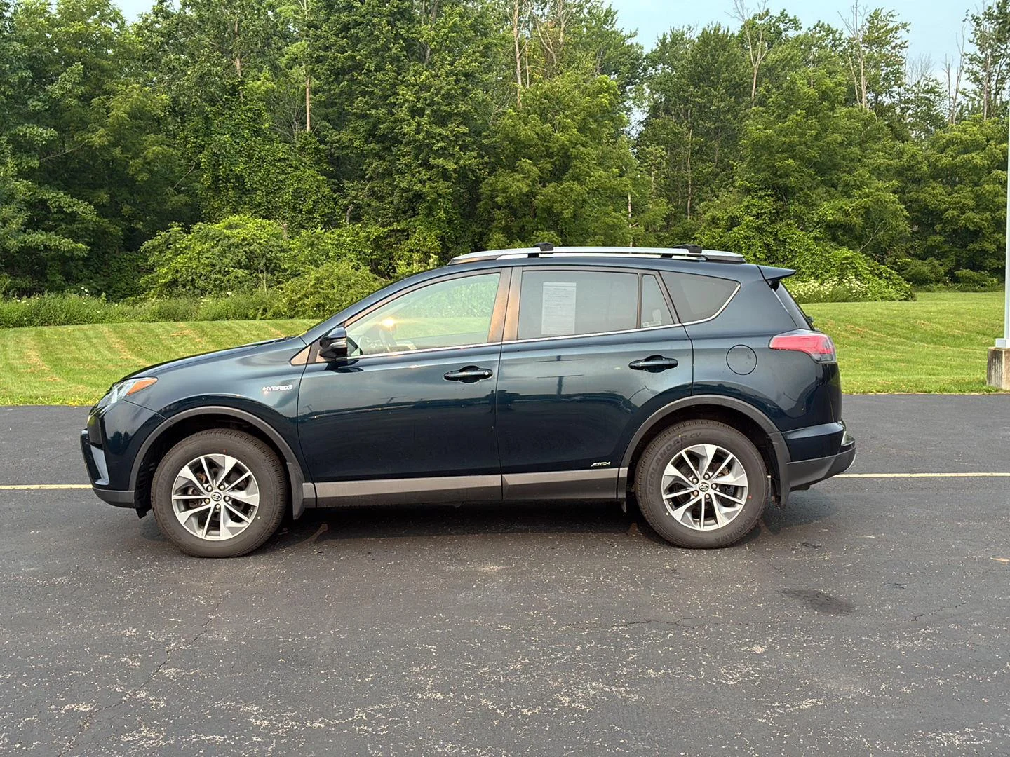Used 2017 Galactic Aqua Mica Toyota XLE image 11