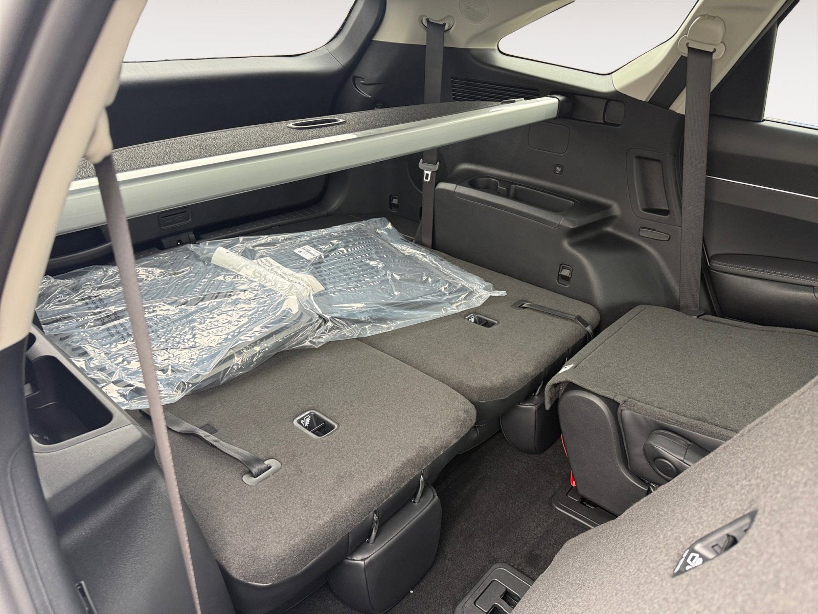 New 2026 Snow White Pearl Kia EX image 19