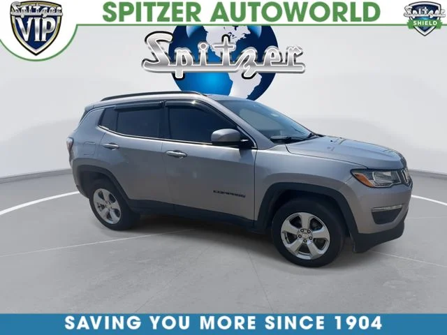 Used 2018 Silver Jeep Latitude image 10