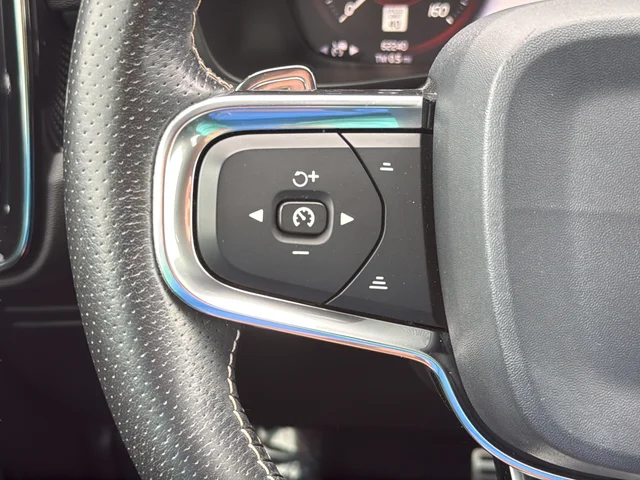 Used 2019 White Volvo R-Design image 20