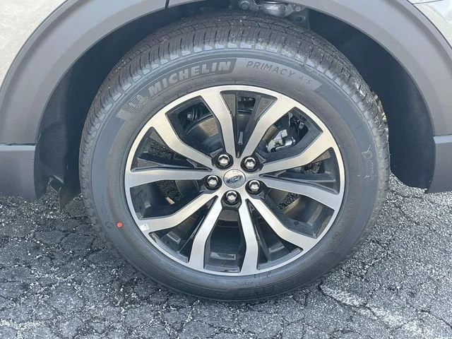 New 2026 Carbonized Gray Metallic Ford ST-Line image 8
