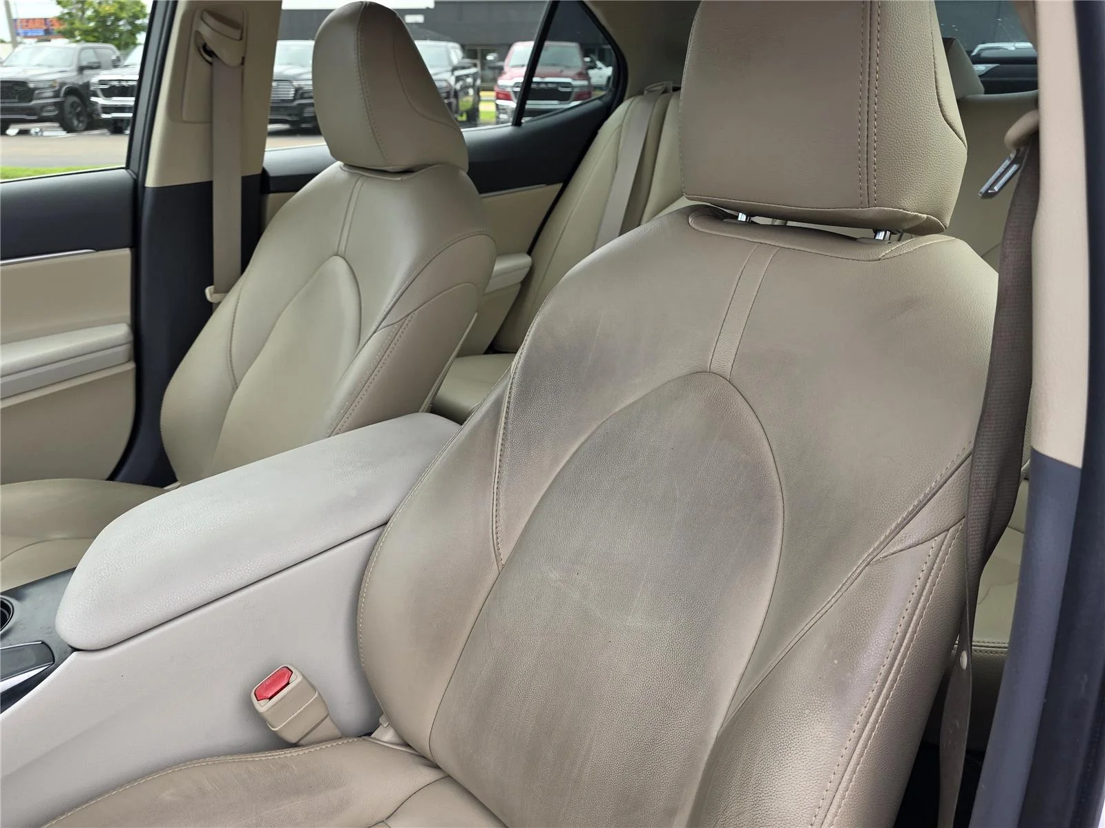 Used 2018 Super White Toyota LE image 24