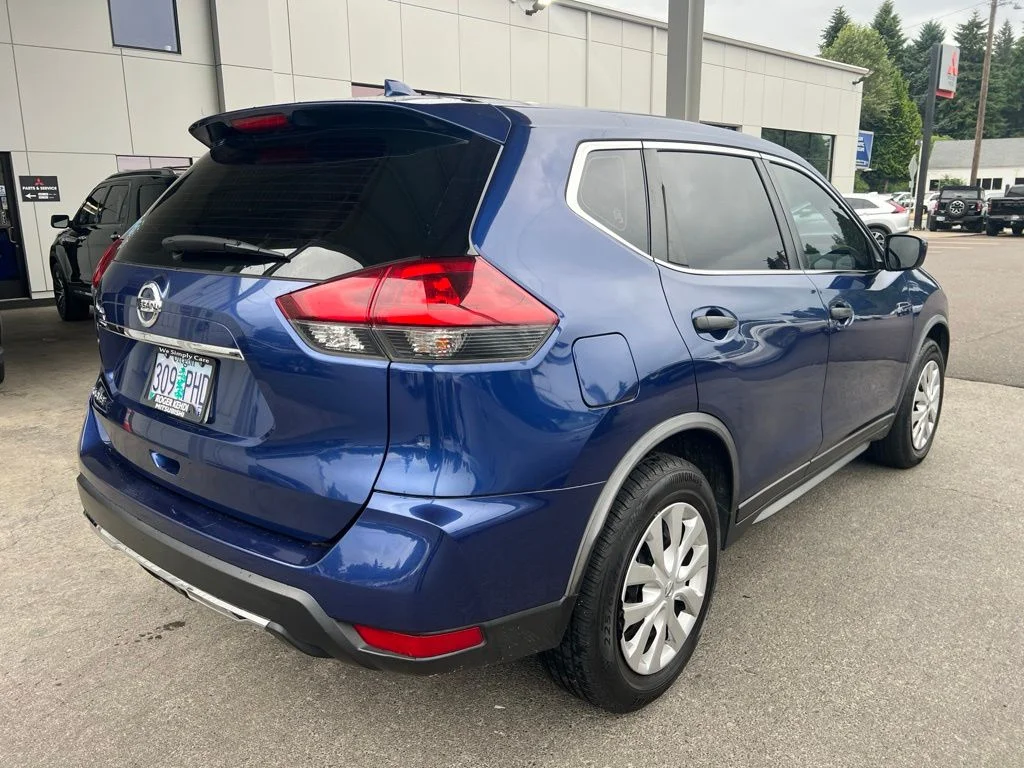 Used 2020 Blue Nissan S image 4