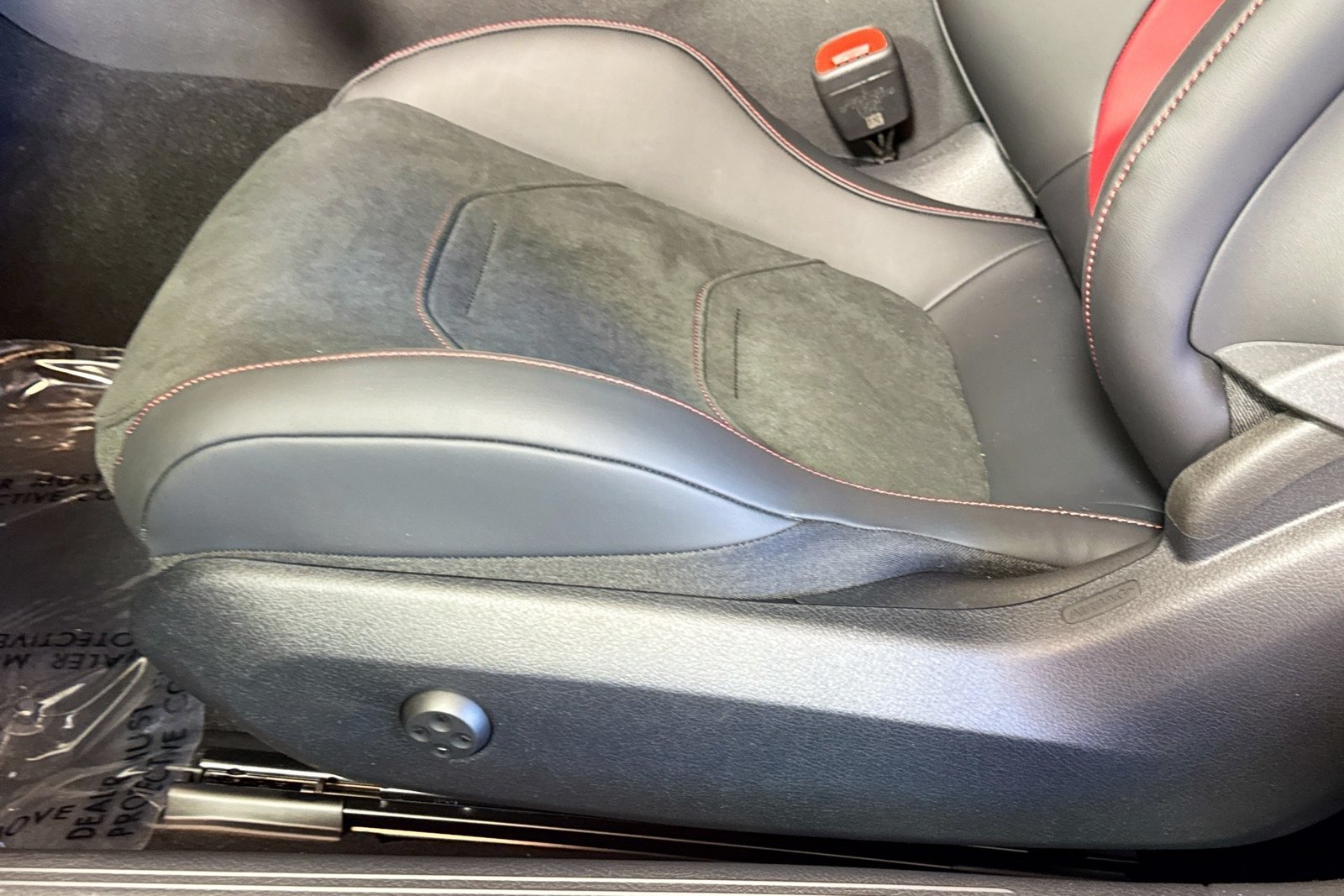 New 2026 Manufaktur Graphite Grey Magno Mercedes-Benz AMG® CLE 53 image 17