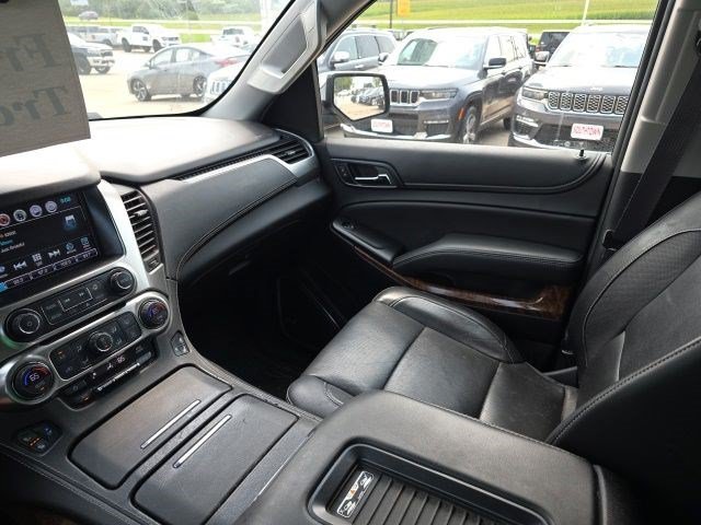 Used 2017 Silver Ice Metallic Chevrolet Premier image 23