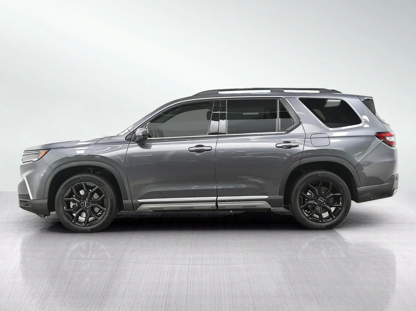 Used 2025 Honda Pilot Touring with VIN 5FNYG1H78SB006624 for sale in Burnsville, Minnesota