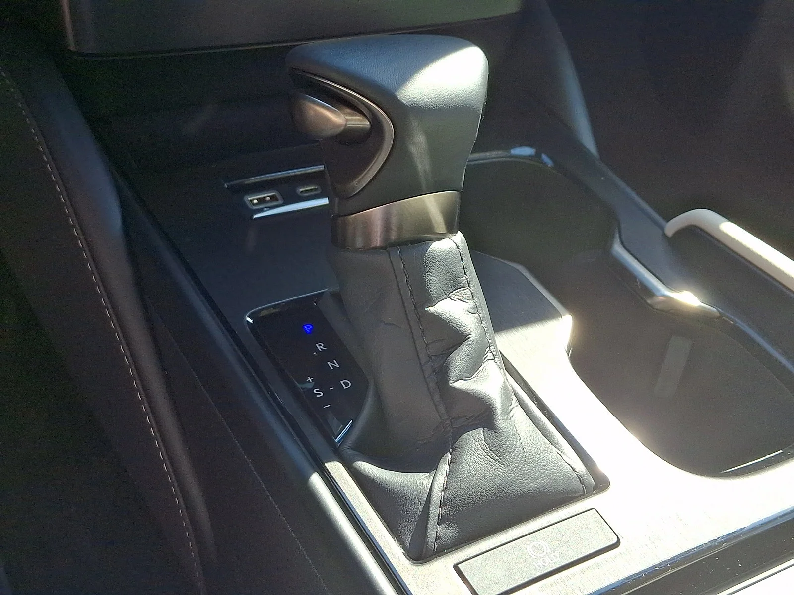 Certified Used 2024 CAVIAR Lexus  image 16