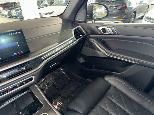 Used 2025 Black Sapphire Metallic BMW sDrive40i image 30