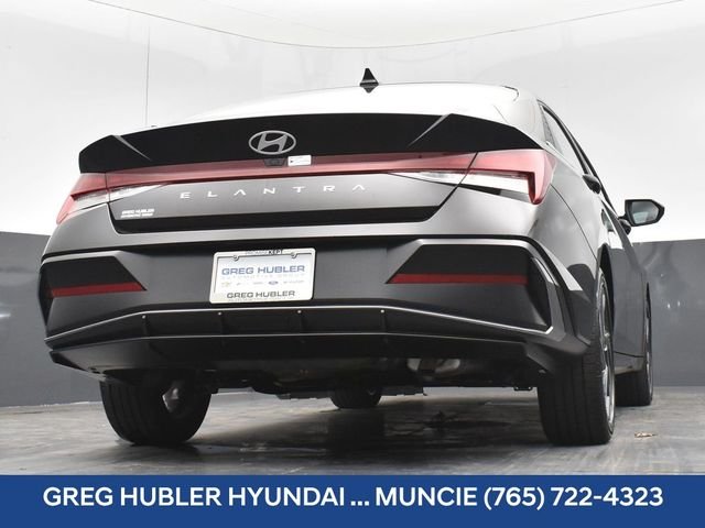 Used 2025 Black Hyundai SEL Convenience image 45