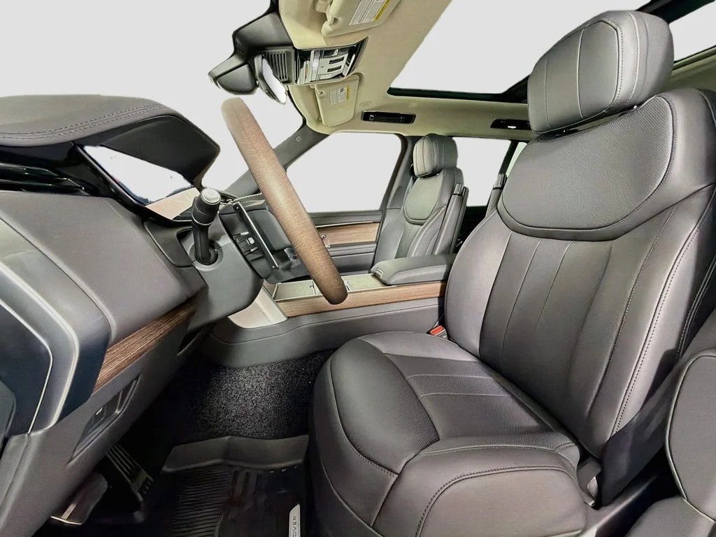 New 2026 Eiger Grey Land Rover SE image 22
