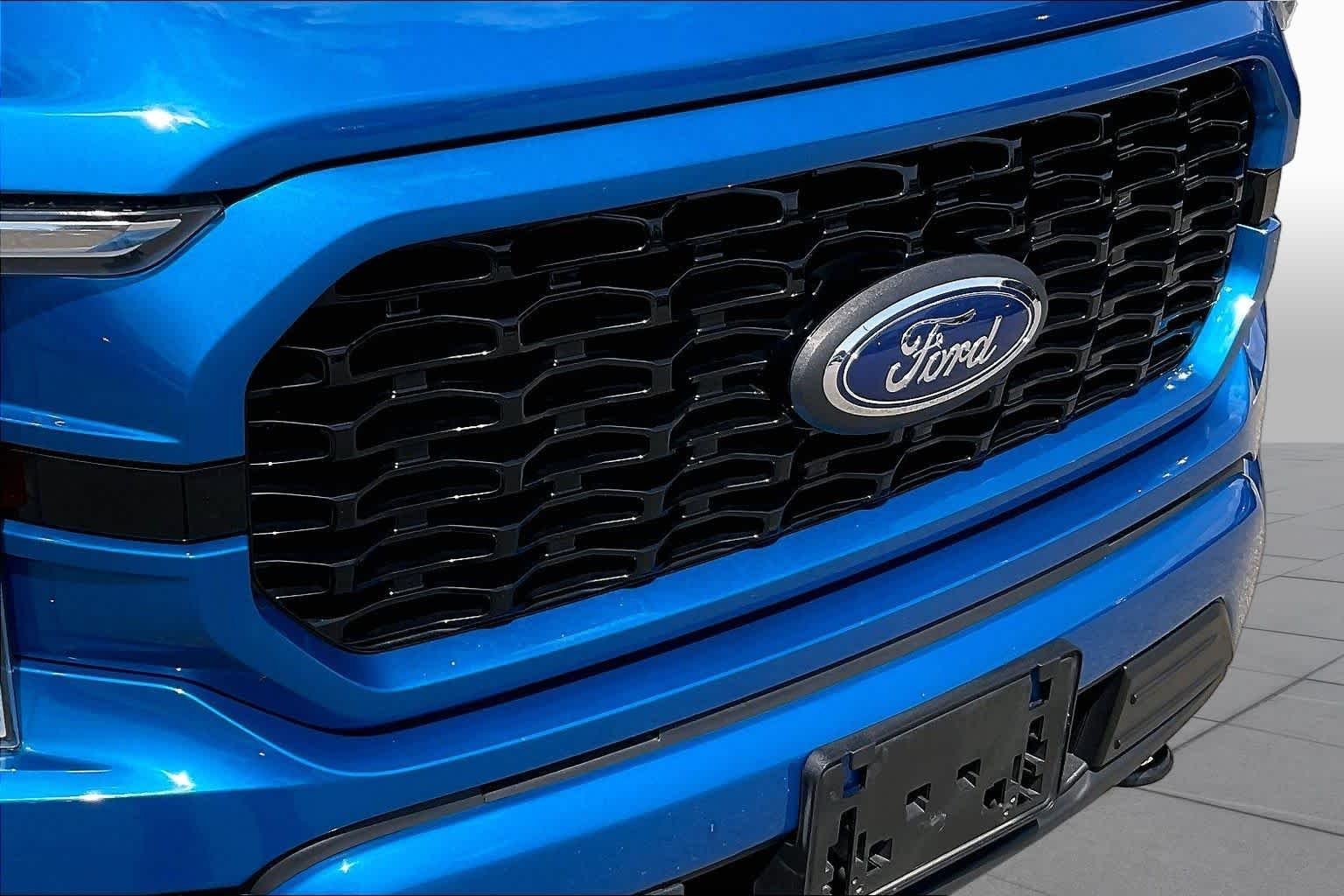 Used 2021 Velocity Blue Metallic Ford XL image 29