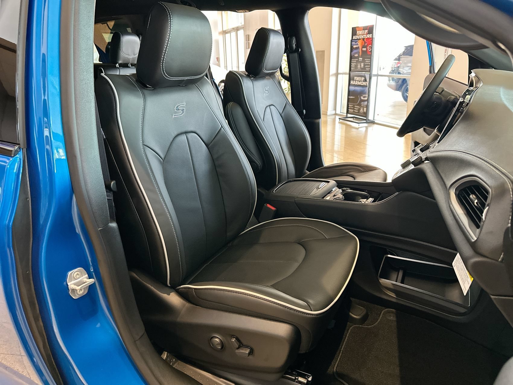 New 2027 Hydro Blue Pearlcoat Chrysler Limited image 26