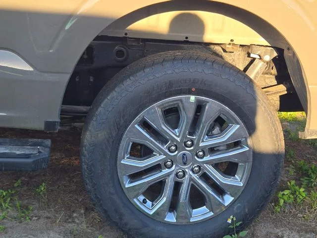 2025 Ford F-150 Lariat - Photo 11