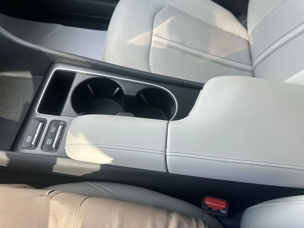 Used 2024 White Hyundai SEL image 27