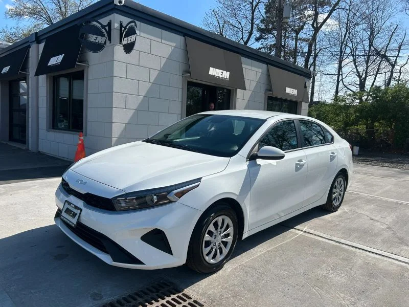 Used 2023 White Kia LX Sedan 4D image 2