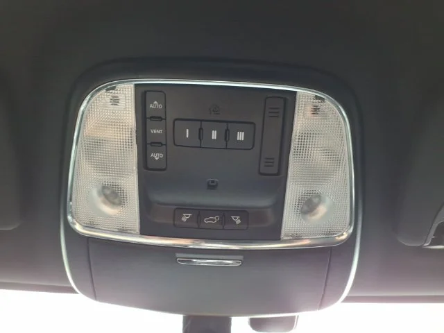 Used 2020 Black Jeep Altitude image 29