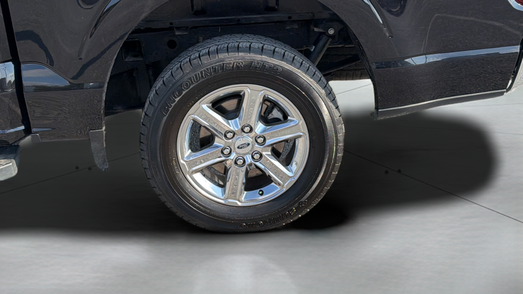 Used 2025 Black Metallic Ford XLT image 16