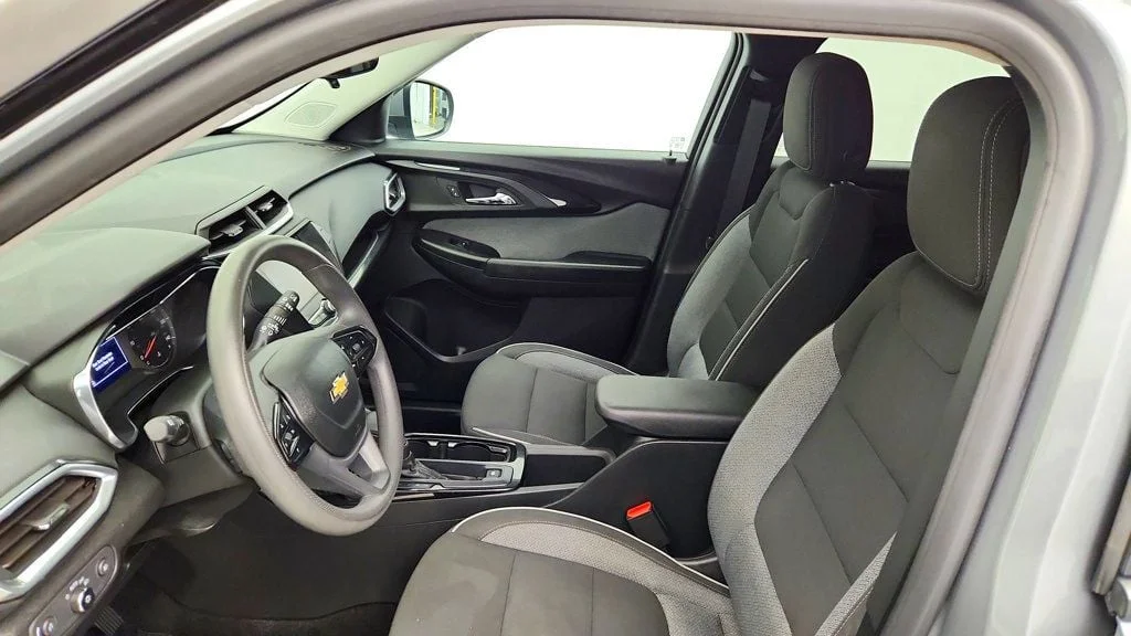 Used 2023 Sterling Gray Metallic Chevrolet FWD 4dr LT w/ Upgraded 1.3L ECOTEC Turbo Engine image 17