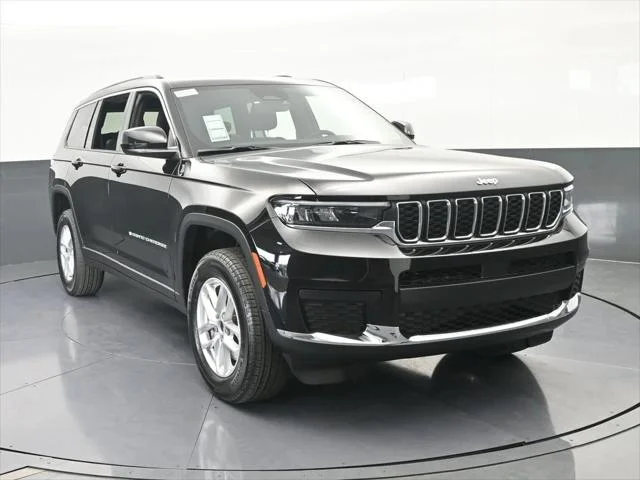 New 2026 Diamond Black Crystal Pearl-Coat Exterior Paint Jeep Laredo image 8
