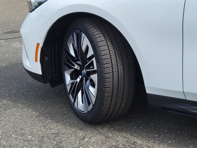 New 2027 White BMW 530i xDrive image 35