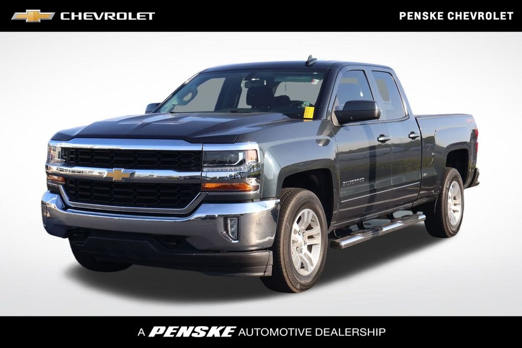 Used 2018 GRAPHITE METALLIC Chevrolet LT image 1