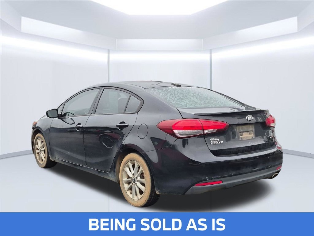 Used 2017 Black Kia S image 2