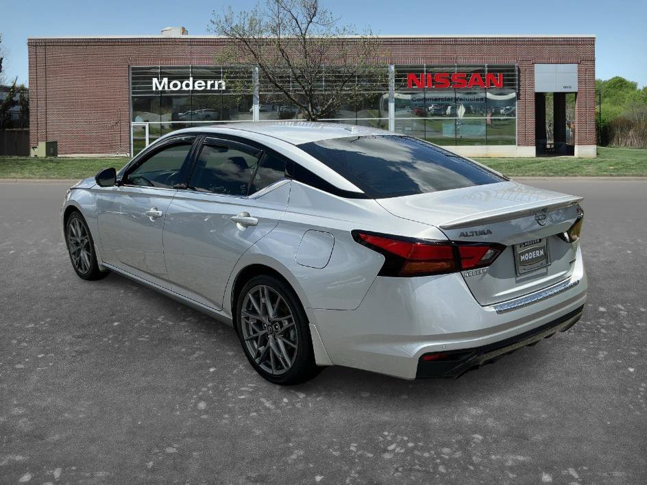 Used 2023 Brilliant Silver Metallic Nissan 2.0 SR image 2