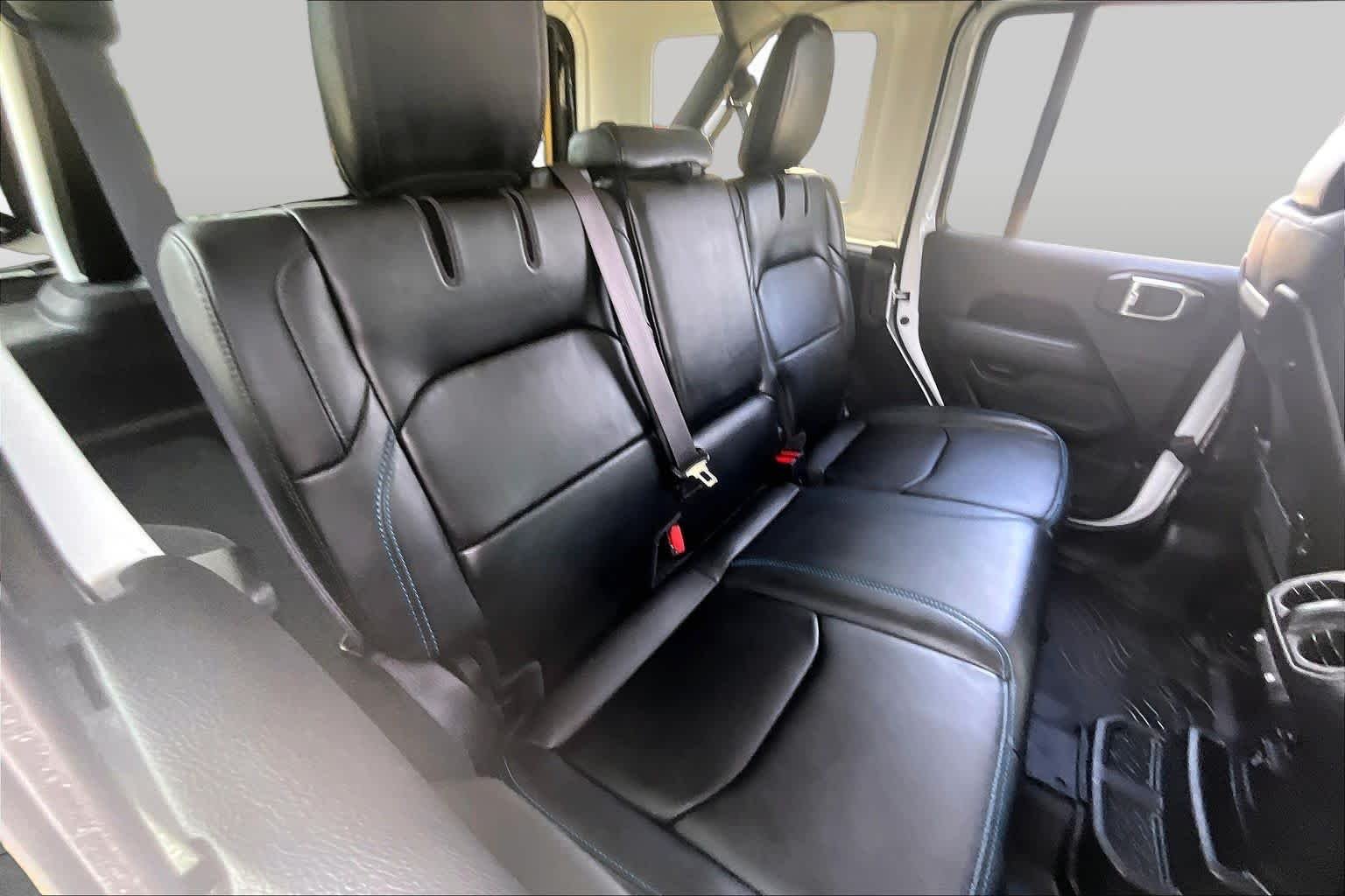 Used 2024 Bright White Clearcoat Jeep Rubicon image 19