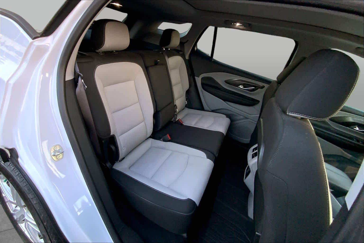 Used 2022 Summit White GMC SLE image 17