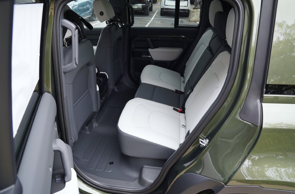 New 2026 Woolstone Green Land Rover S image 30