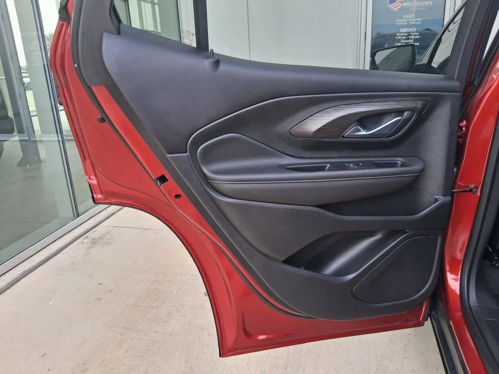 Used 2023 VOLCANIC RED TINTCOAT GMC SLT image 19